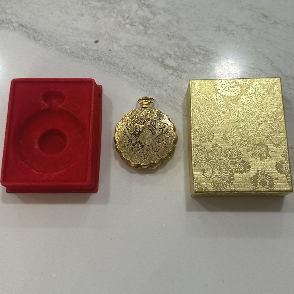 Vintage 1970’s Maxfactor New in box Powder Makeup Gold Plated Antique Compact - Picture 3 of 3
